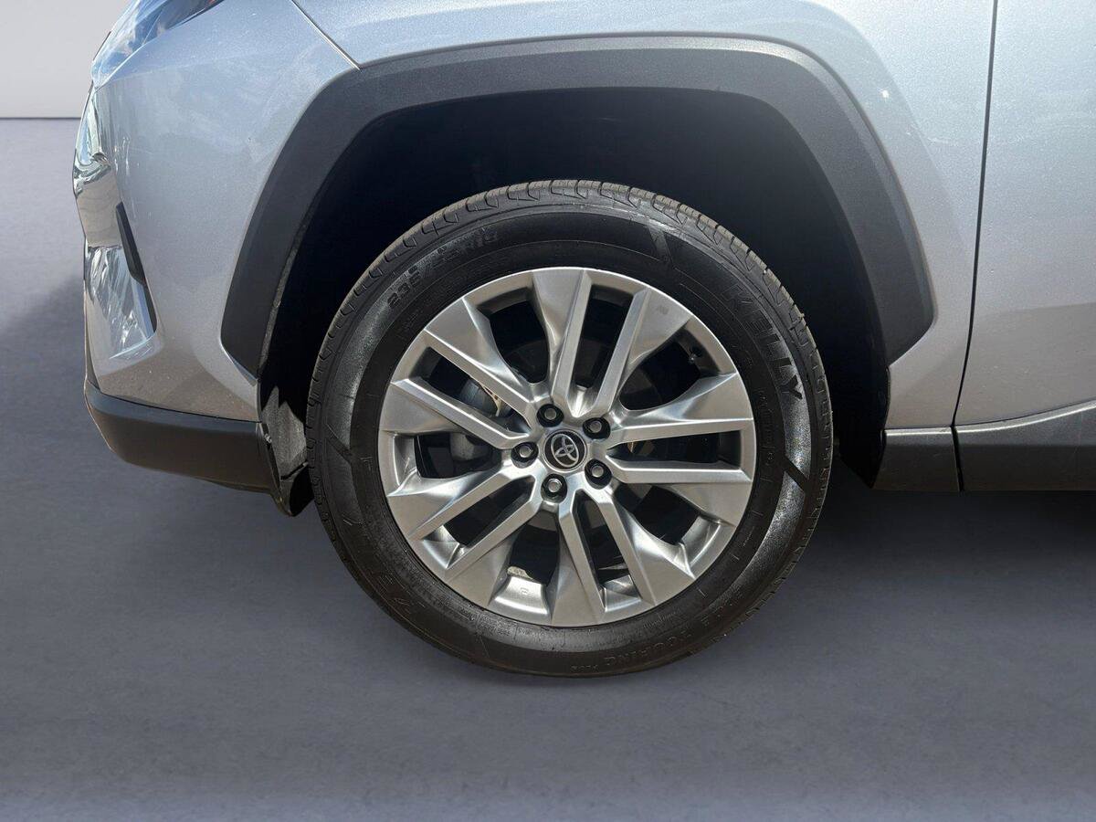 Used 2022 Toyota RAV4 XLE Premium AWD/4WD image 14