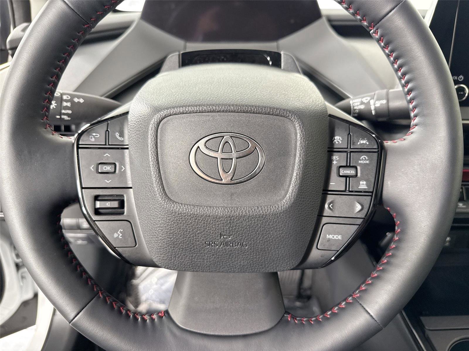 Used 2025 Toyota Prius Plug-In Hybrid image 16