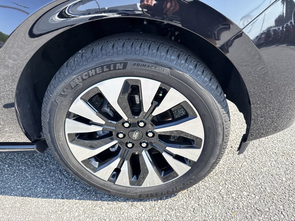 Used 2025 Ford Expedition Max Platinum w/ Driver's Package AWD/4WD image 12