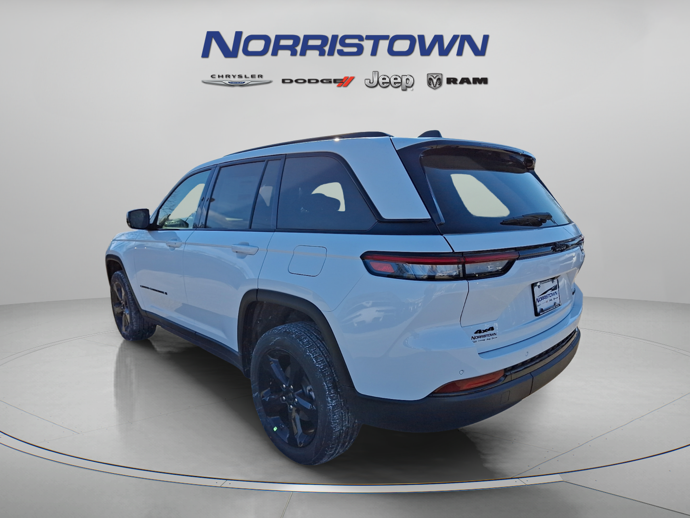 New 2025 Jeep Grand Cherokee Limited w/ Black Appearance Package AWD/4WD image 3