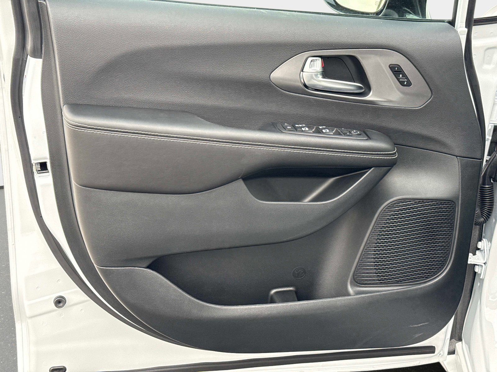 New 2026 Chrysler Pacifica Select image 20