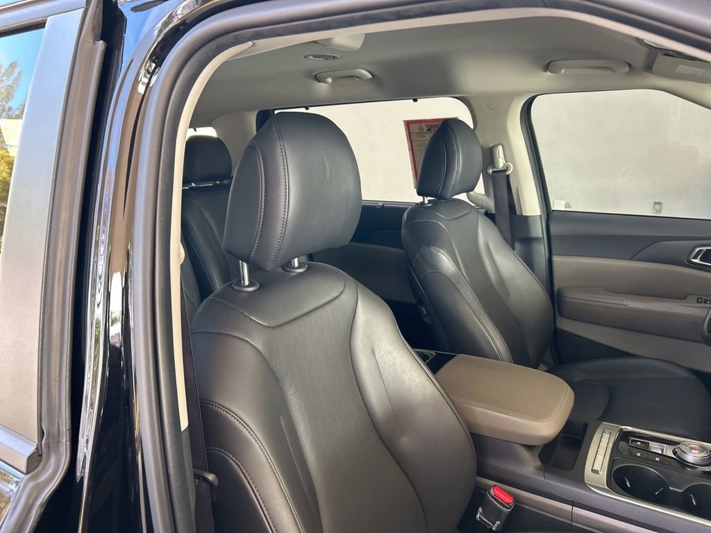 Used 2025 Kia Carnival EX image 27