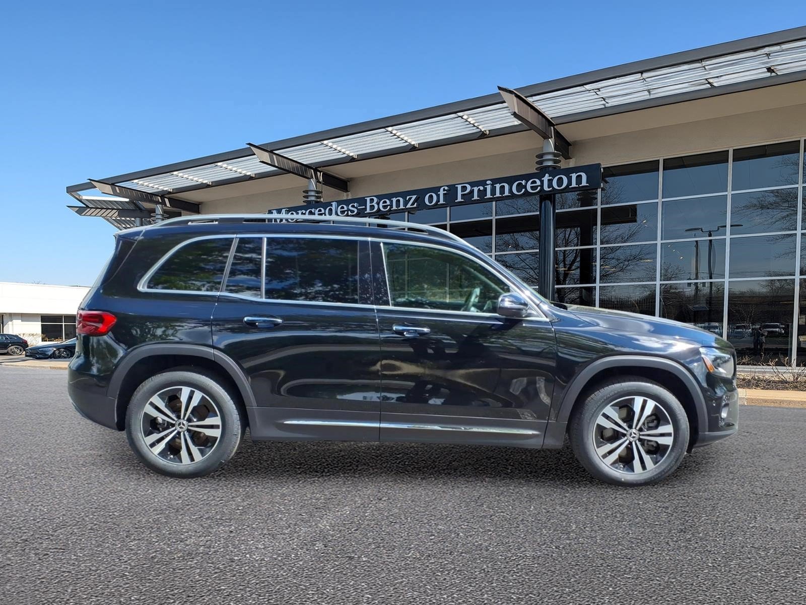 Certified 2025 Mercedes-Benz GLB 250 4MATIC video 2