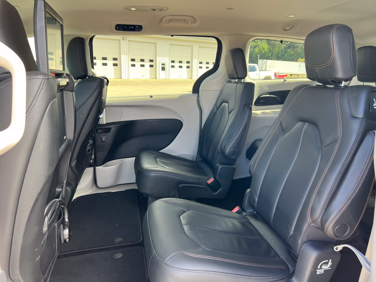 Used 2020 Chrysler Pacifica Touring-L Plus FWD image 5