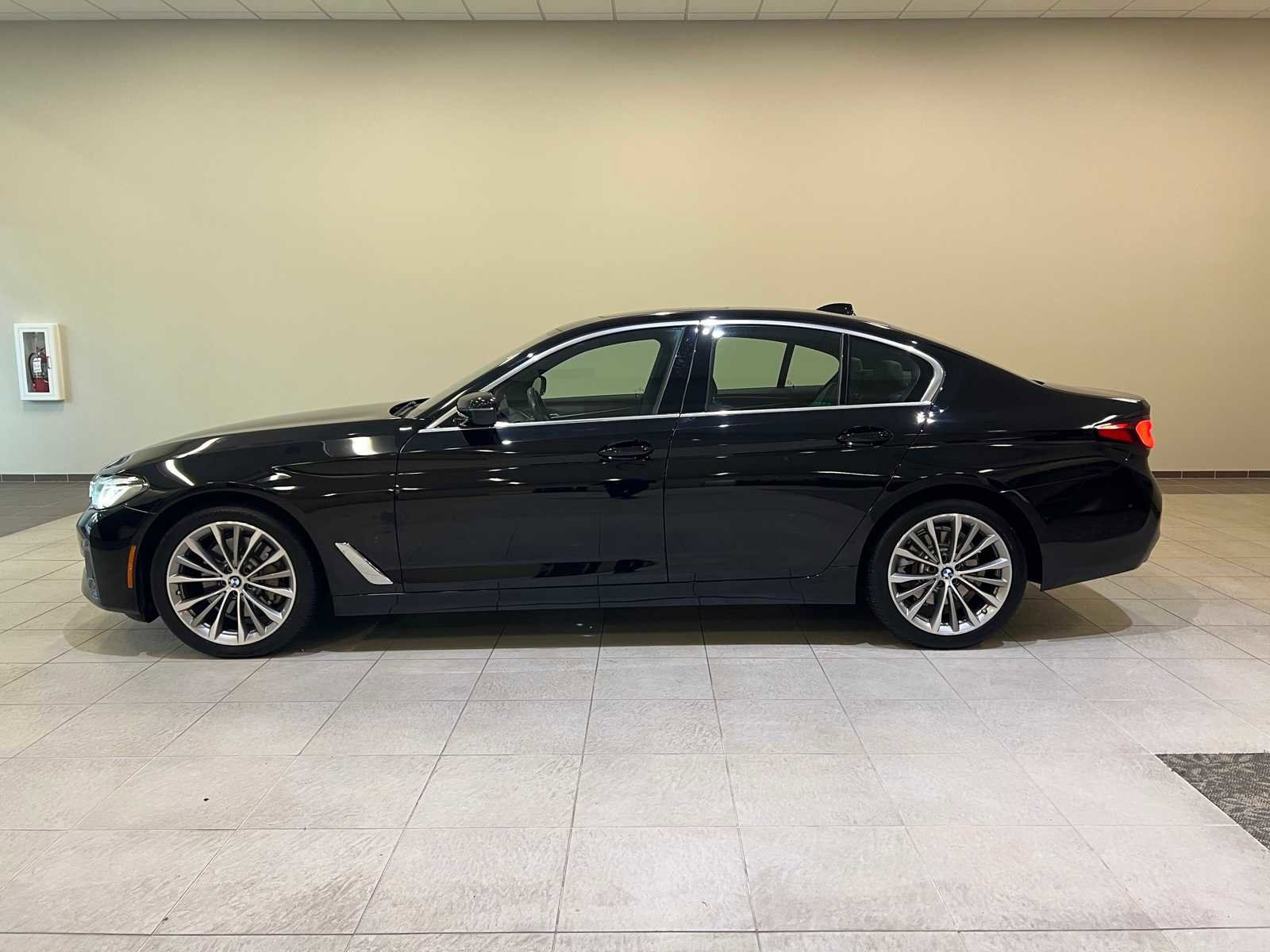 Used 2022 BMW 530i xDrive w/ Convenience Package image 3
