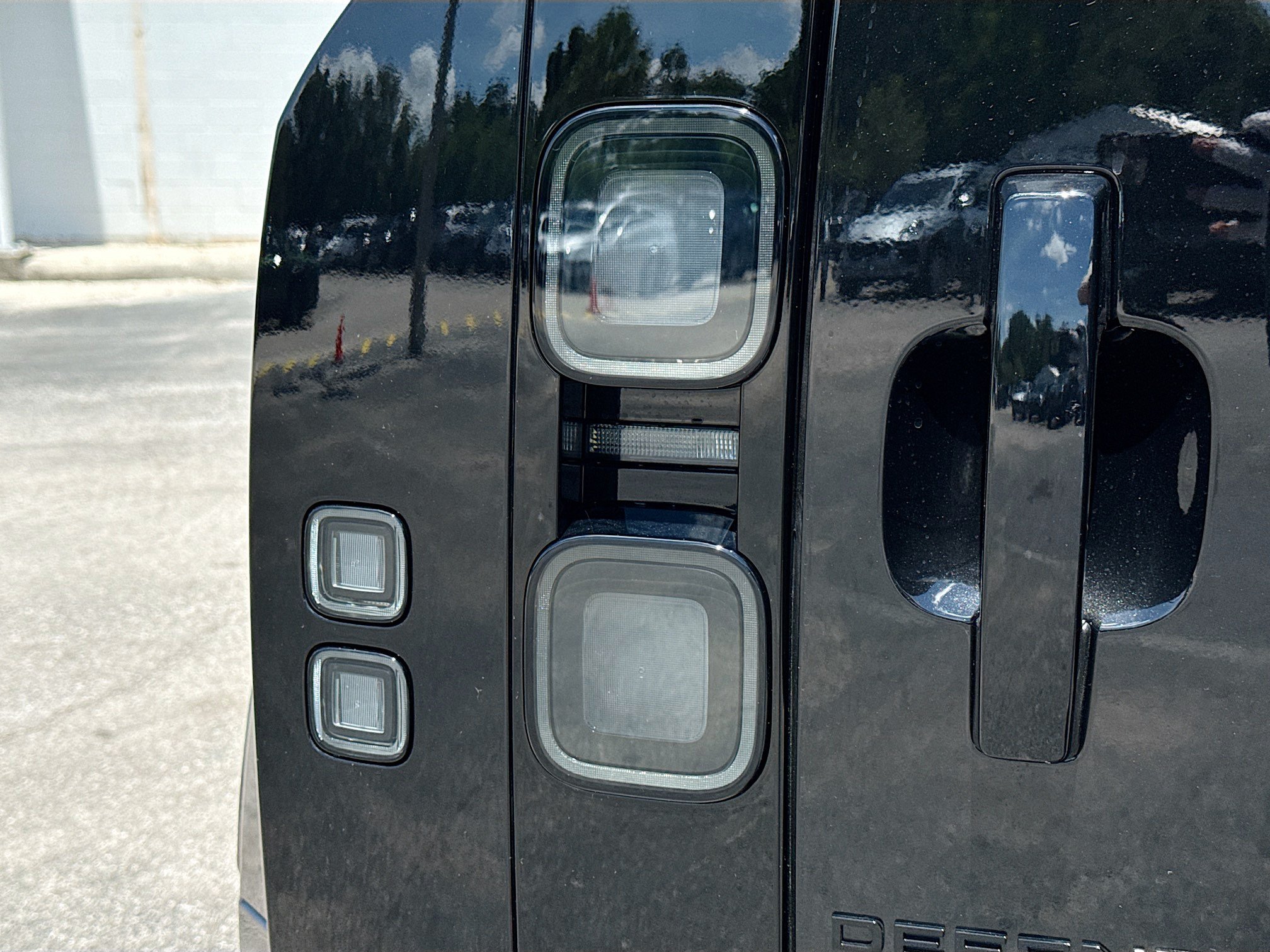 New 2026 Land Rover Defender 110 X AWD/4WD image 10