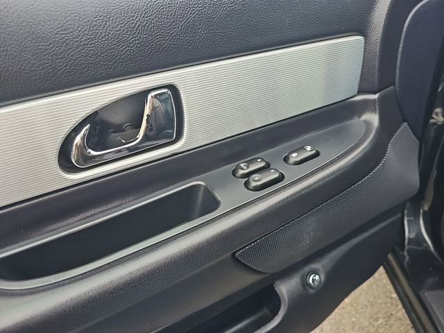 Used 2004 Ford Thunderbird Base image 20