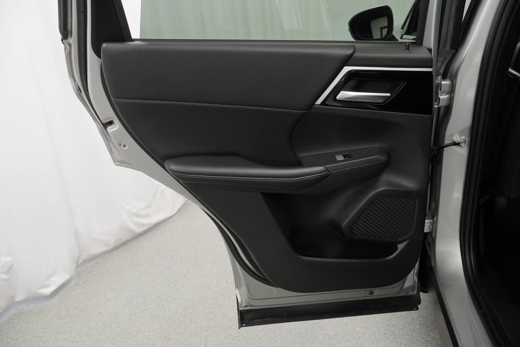 Used 2024 Mitsubishi Outlander SE image 44