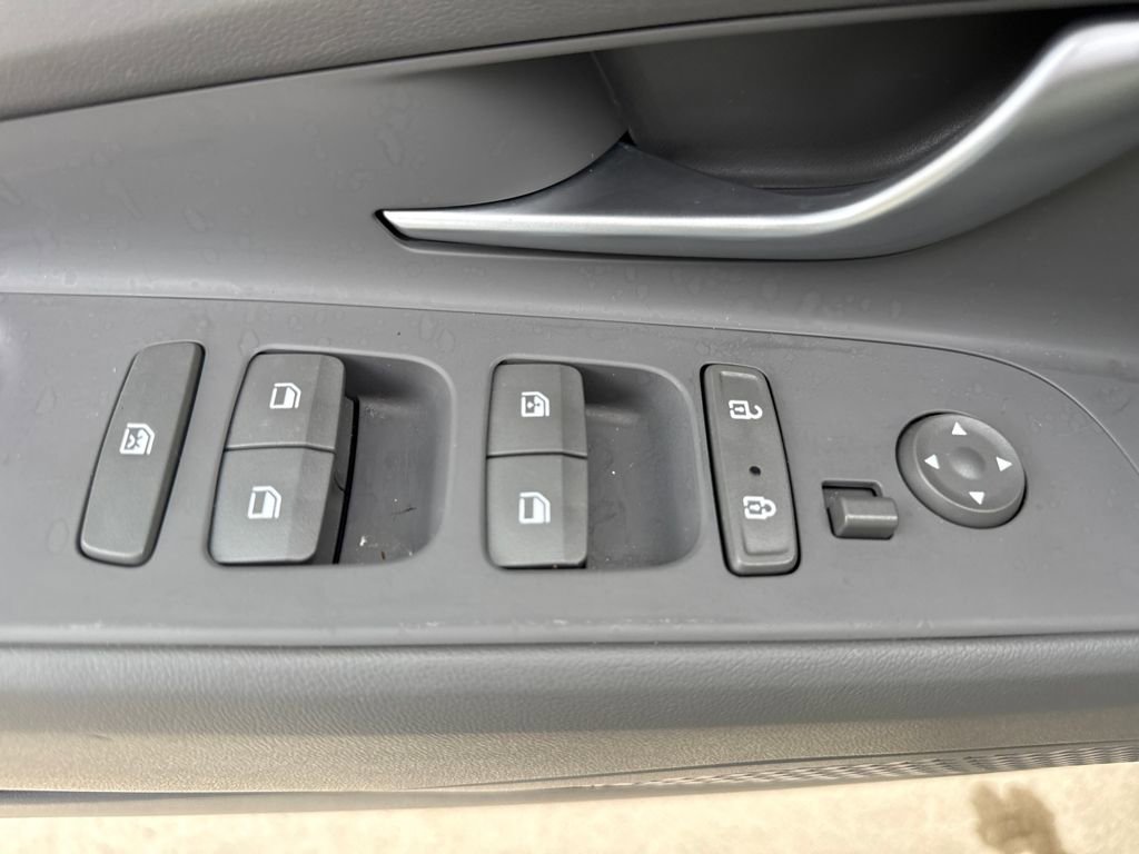 Used 2023 Hyundai Elantra SEL image 15