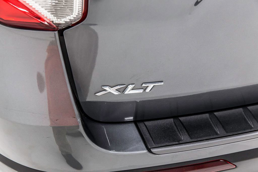 Used 2021 Ford Explorer XLT w/ Equipment Group 202A image 9