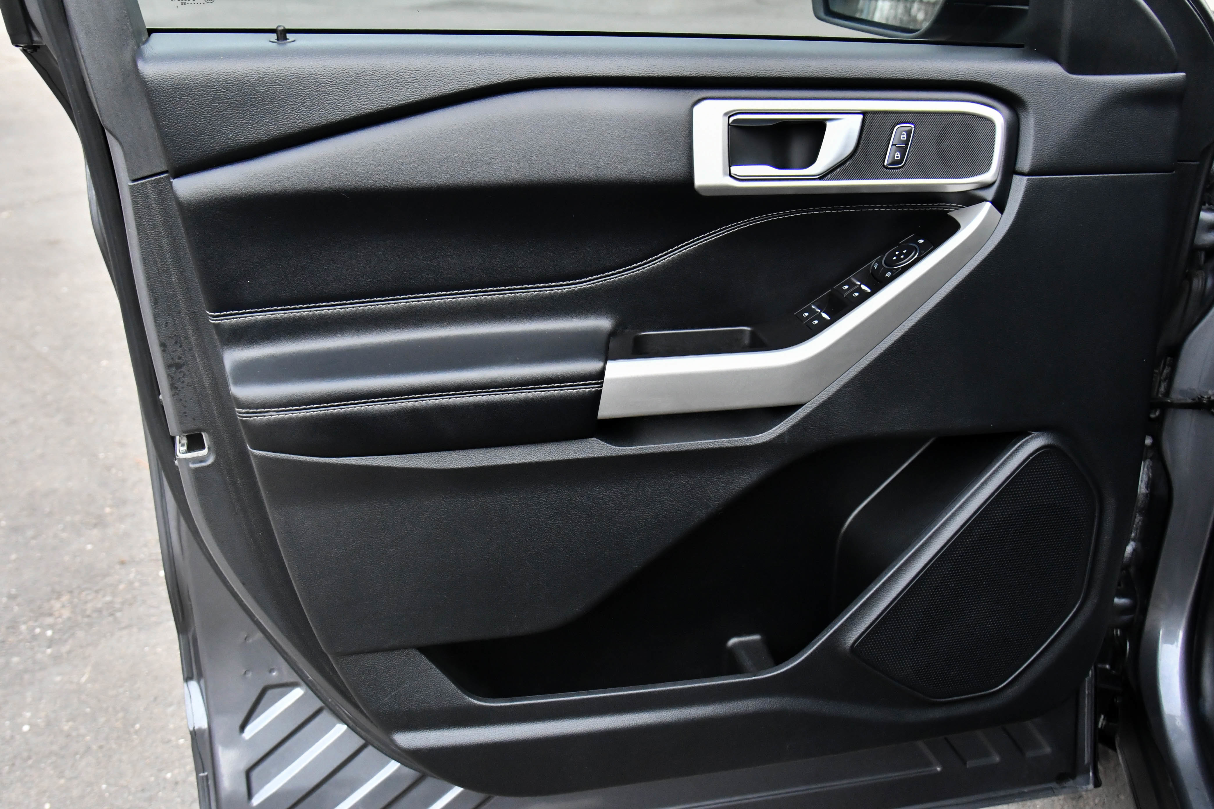 Used 2022 Ford Explorer XLT w/ Equipment Group 202A image 13