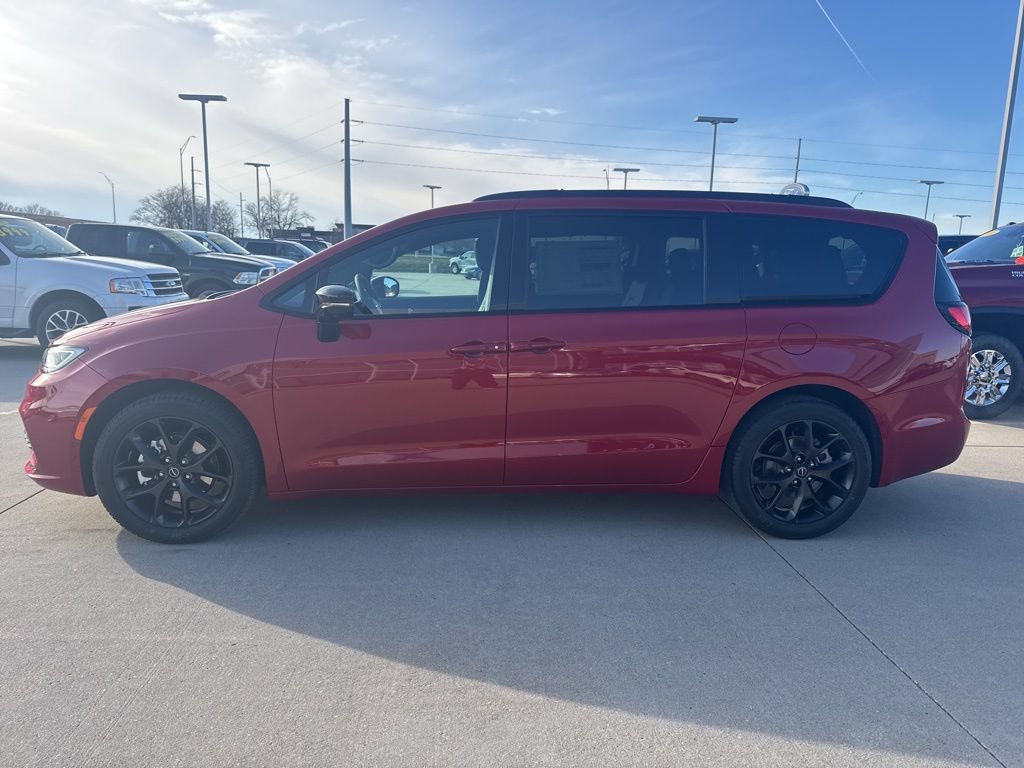 New 2026 Chrysler Pacifica Select w/ S Appearance Package FWD image 26