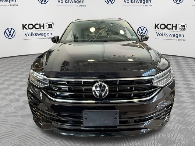 Used 2023 Volkswagen Tiguan SE R-Line AWD/4WD image 2