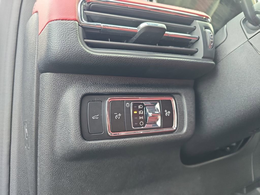 Used 2025 Lincoln Corsair Reserve image 21