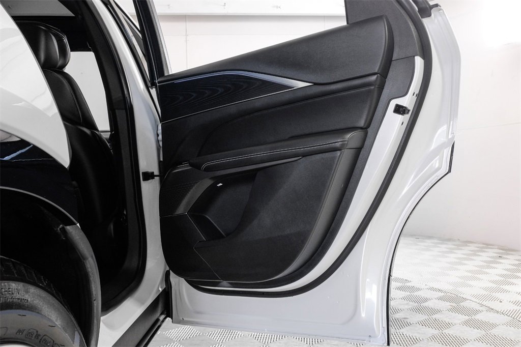 Used 2024 Cadillac Lyriq Luxury image 46