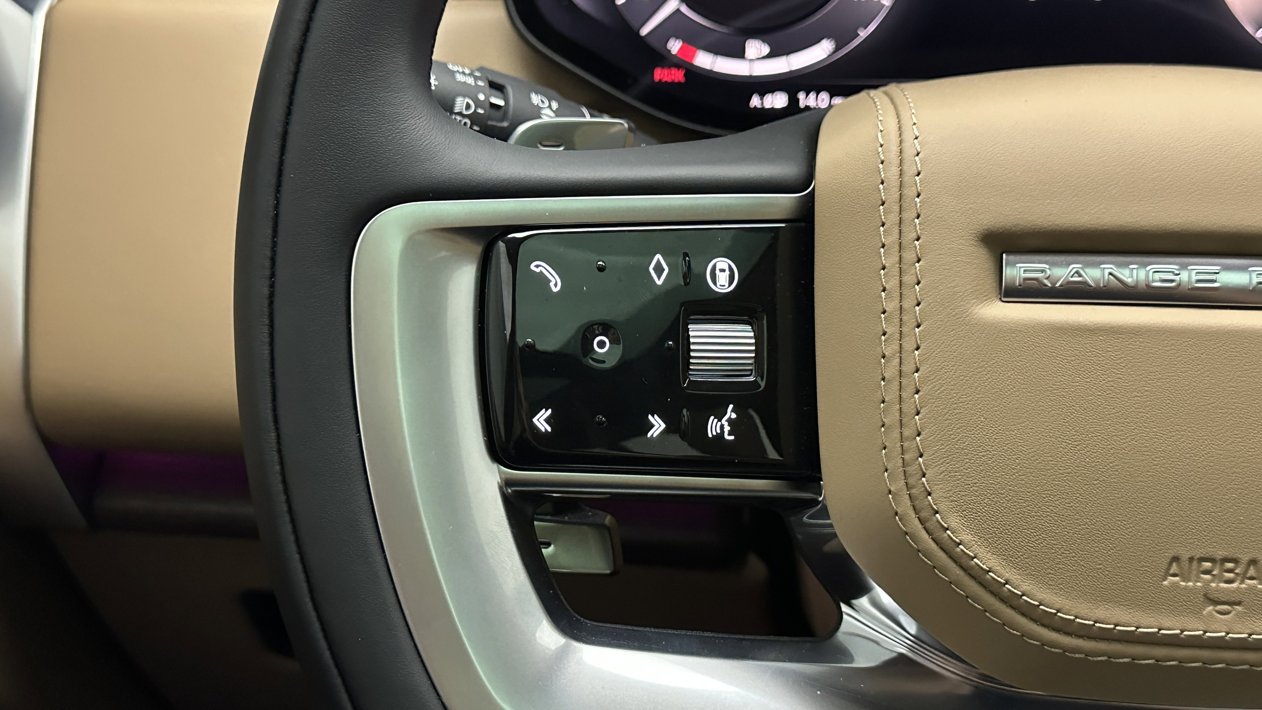 Used 2025 Land Rover Range Rover Long Wheelbase SE image 15