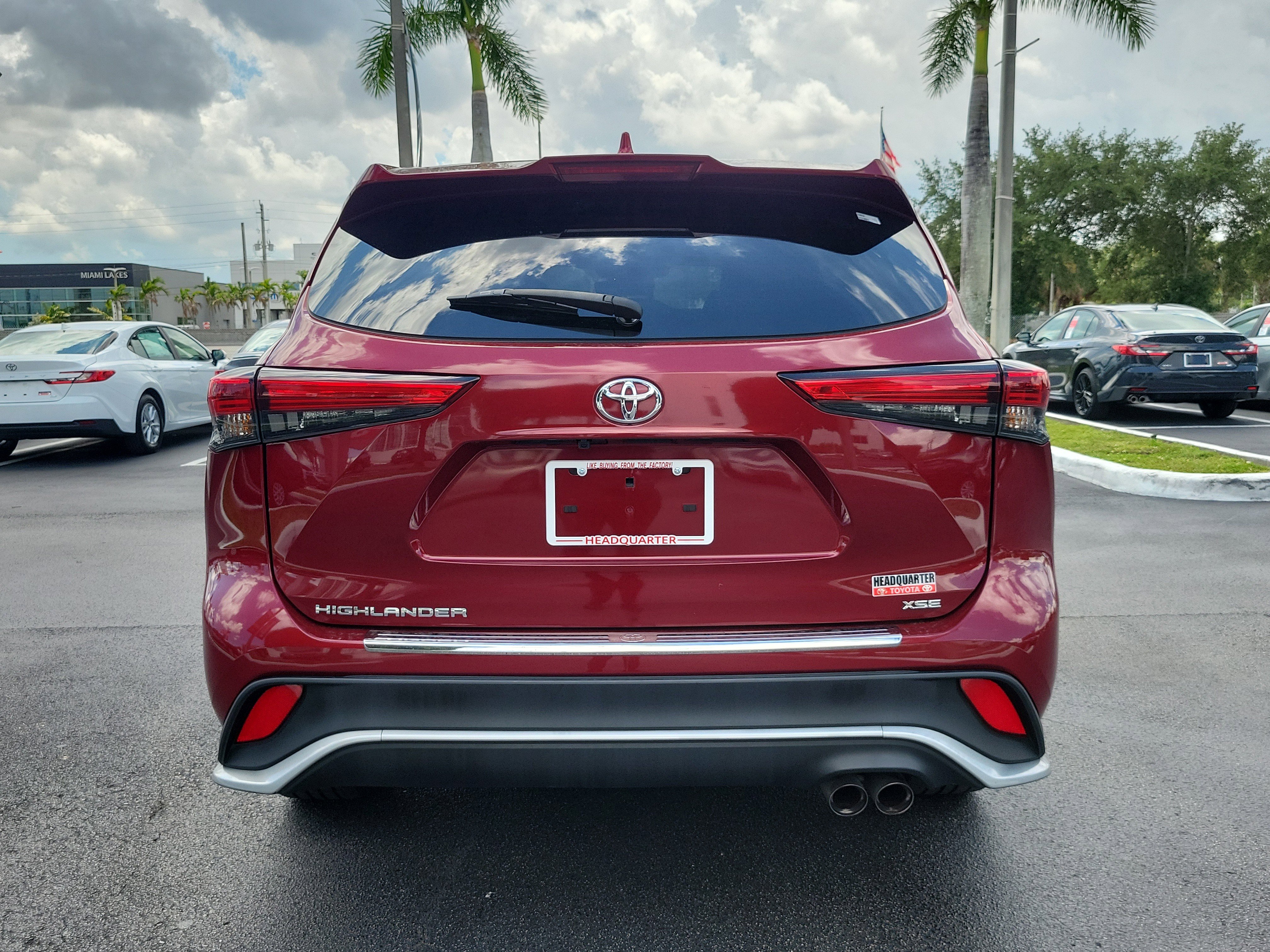 Used 2023 Toyota Highlander XSE FWD image 10