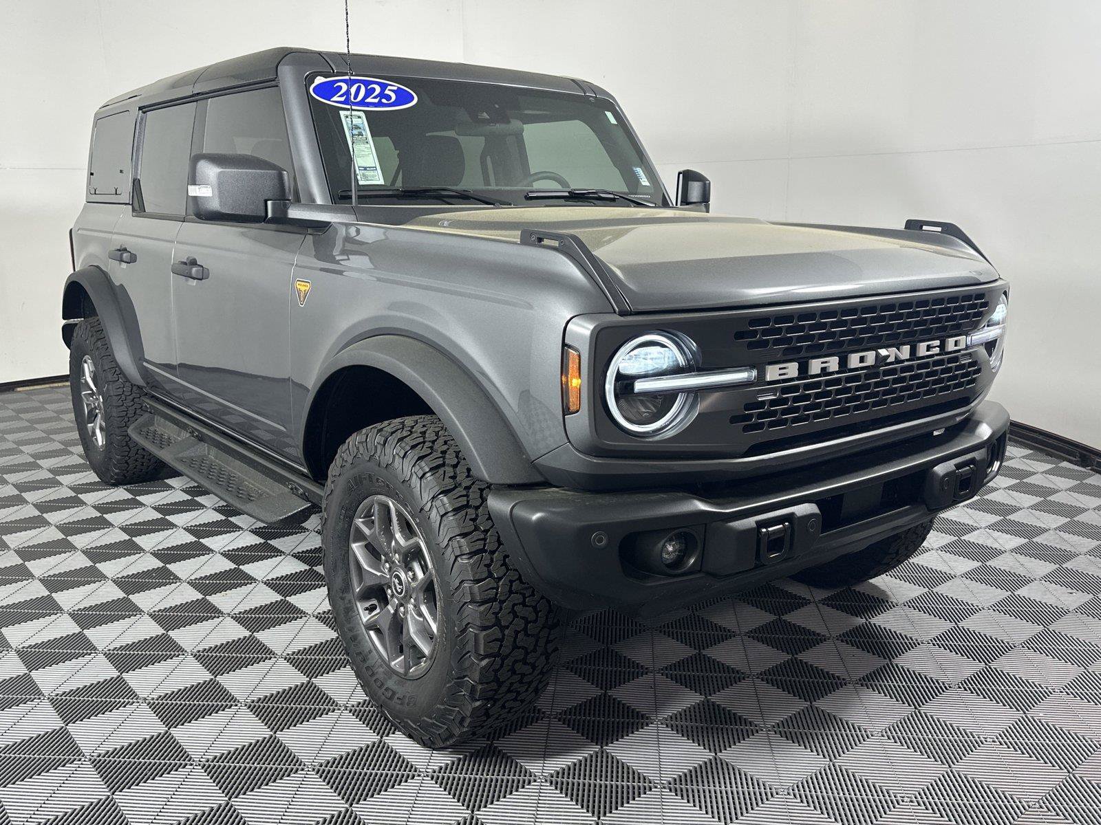 New 2025 Ford Bronco Badlands AWD/4WD image 1