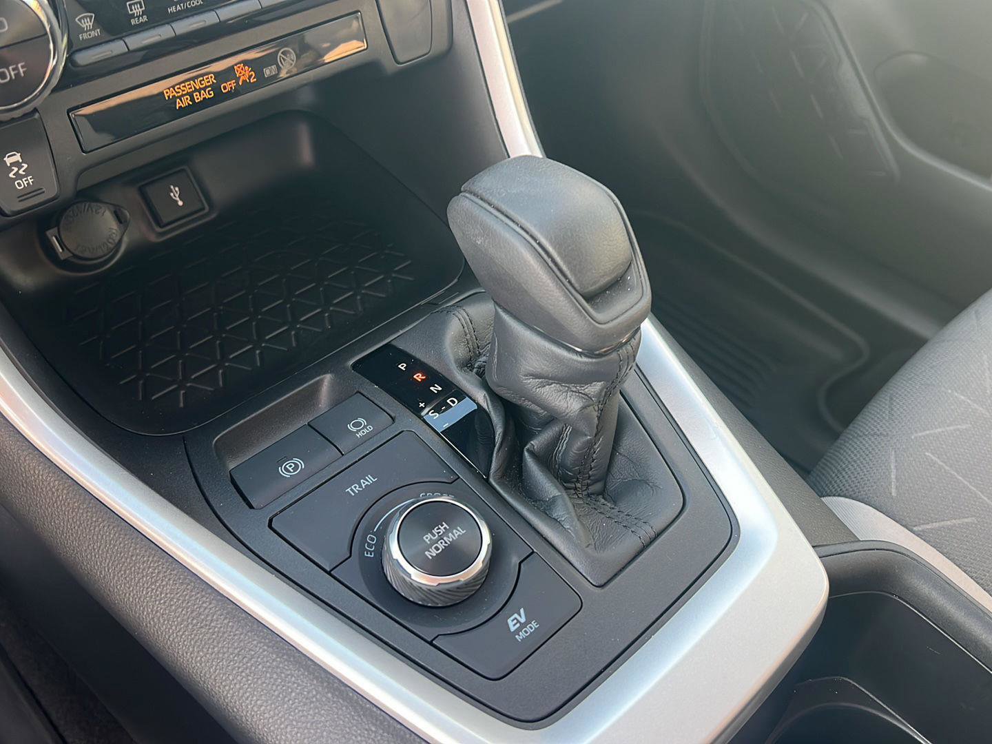 Certified 2022 Toyota RAV4 XLE image 25