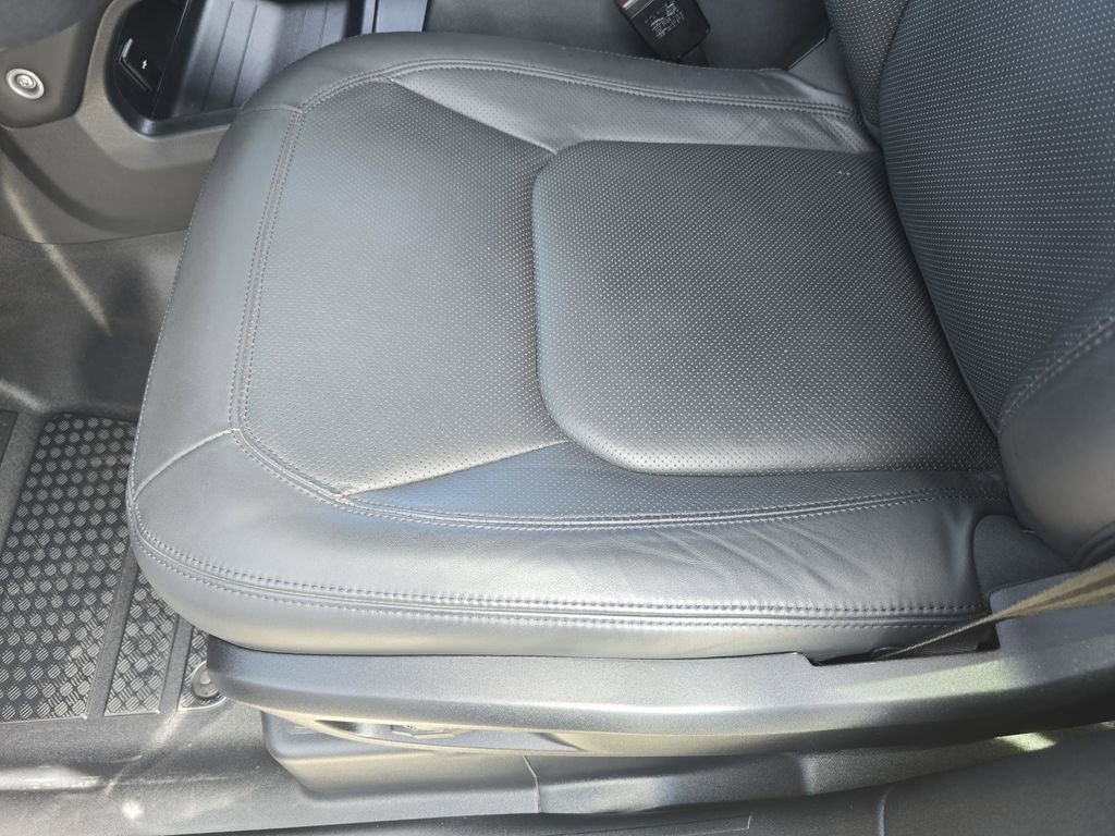 Used 2025 Land Rover Defender 110 S image 29