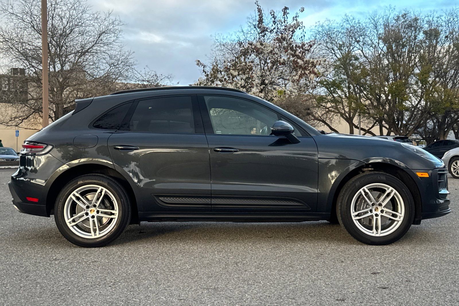 Used 2024 Porsche Macan image 3