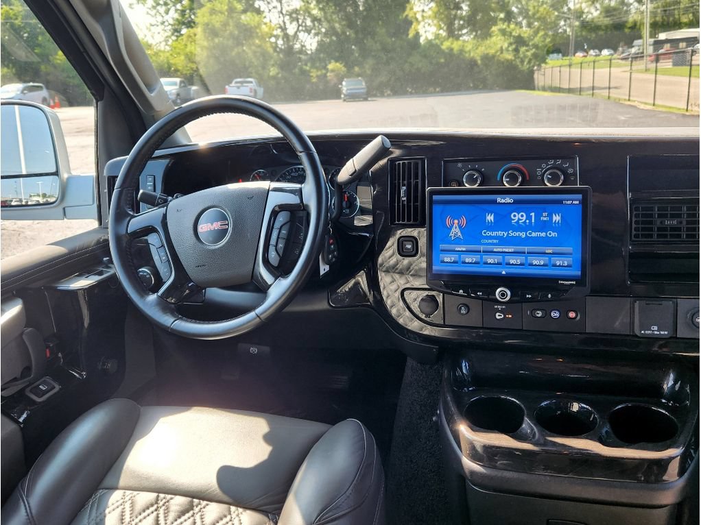 Used 2022 GMC Savana 2500 w/ Enhanced Convenience Package RWD image 4