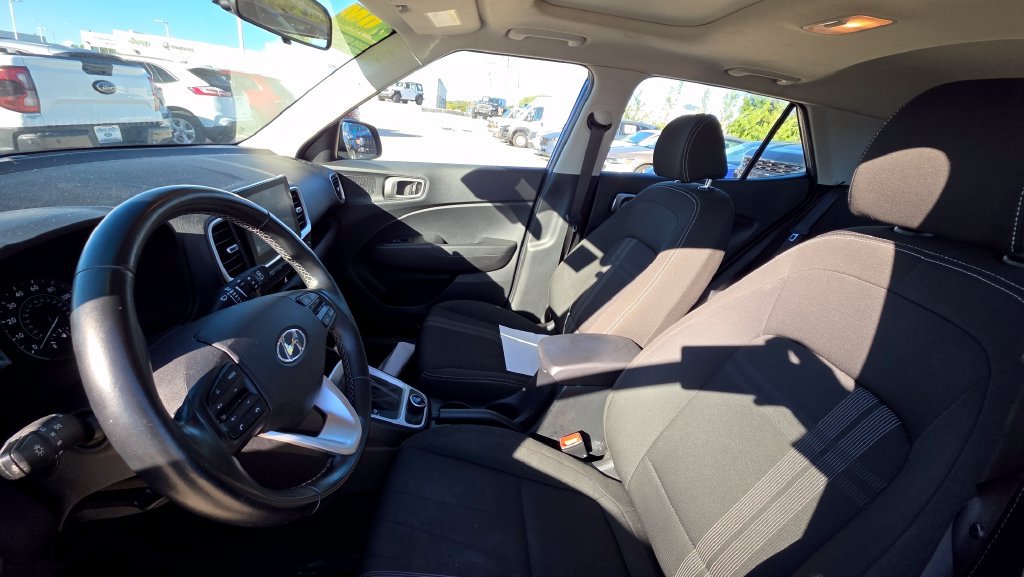 Used 2022 Hyundai Venue SEL FWD image 11