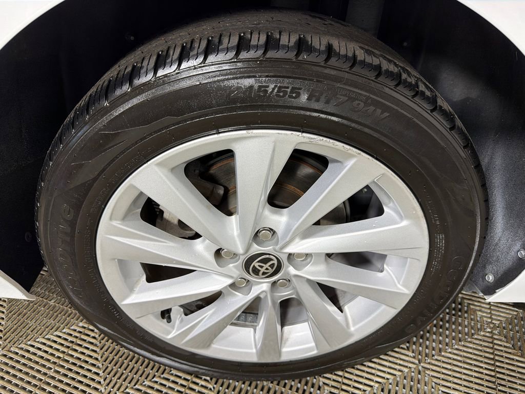 Used 2021 Toyota Camry LE FWD image 17