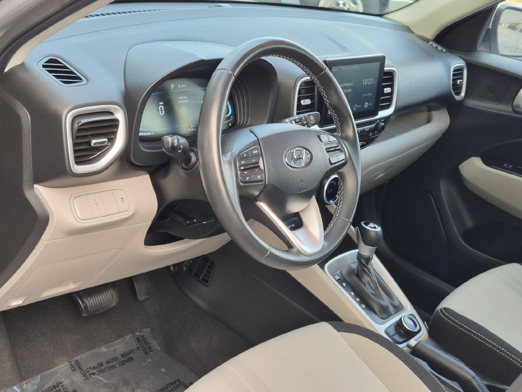 Used 2025 Hyundai Venue SEL FWD image 15