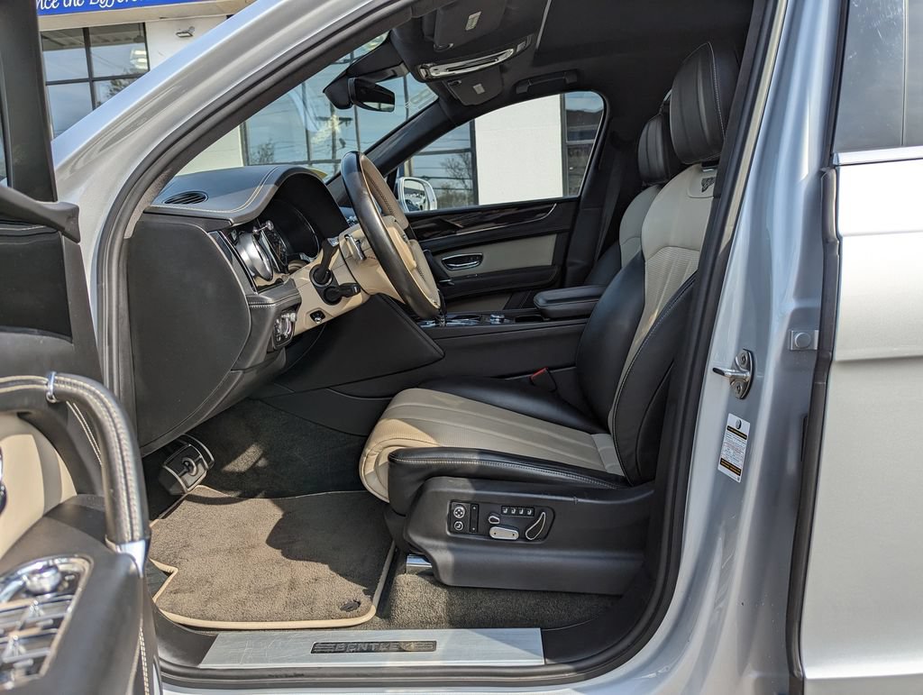 Used 2018 Bentley Bentayga AWD/4WD image 12