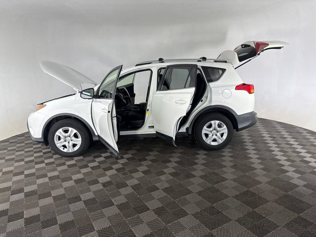 Used 2015 Toyota RAV4 LE AWD/4WD image 10
