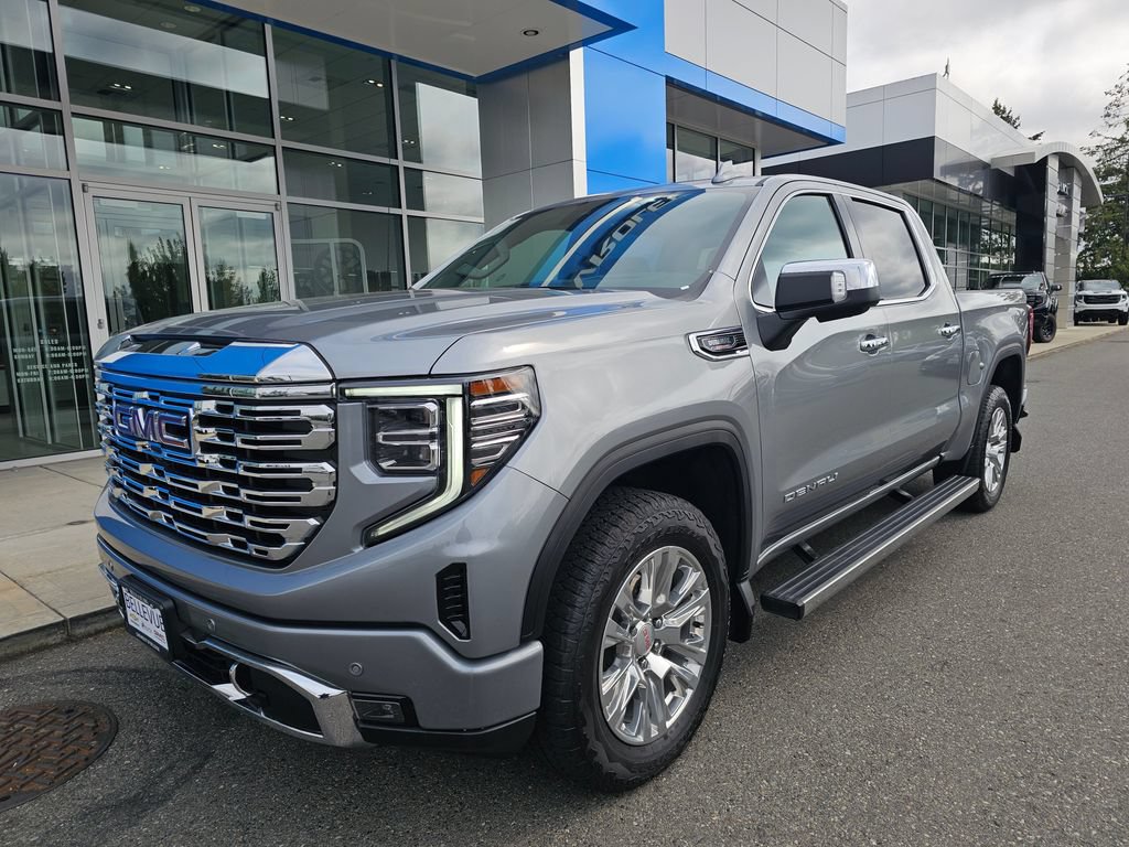 Used 2023 GMC Sierra 1500 Denali w/ Technology Package AWD/4WD image 4