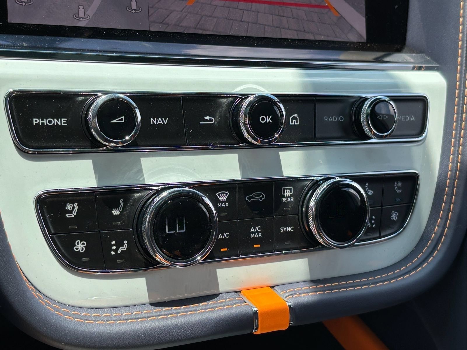 Used 2024 Bentley Bentayga image 52