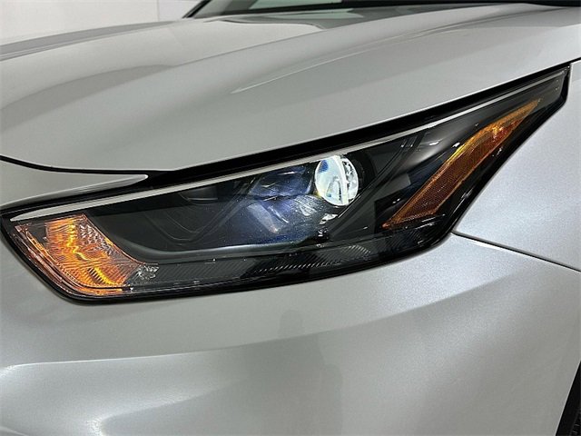 Used 2023 Toyota Highlander LE image 32