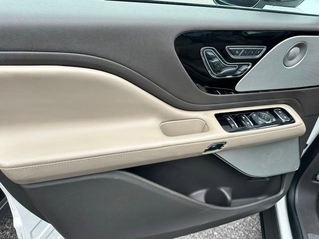 Used 2020 Lincoln Aviator Reserve w/ Equipment Group 201A image 6
