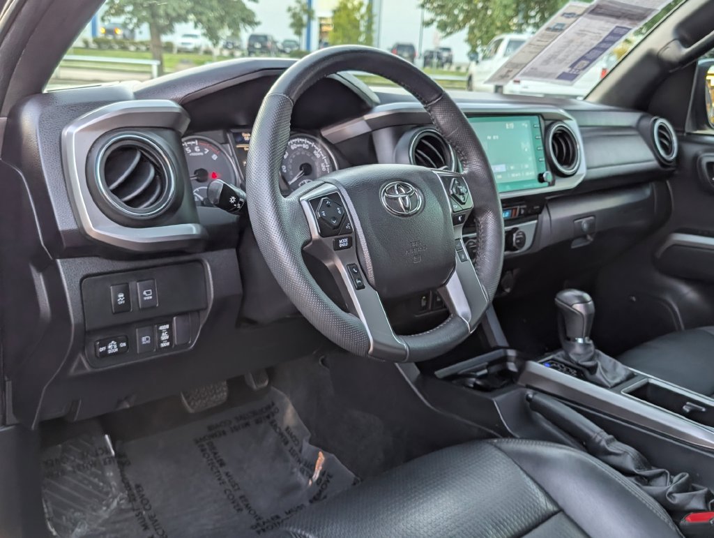 Used 2023 Toyota Tacoma Limited AWD/4WD image 4