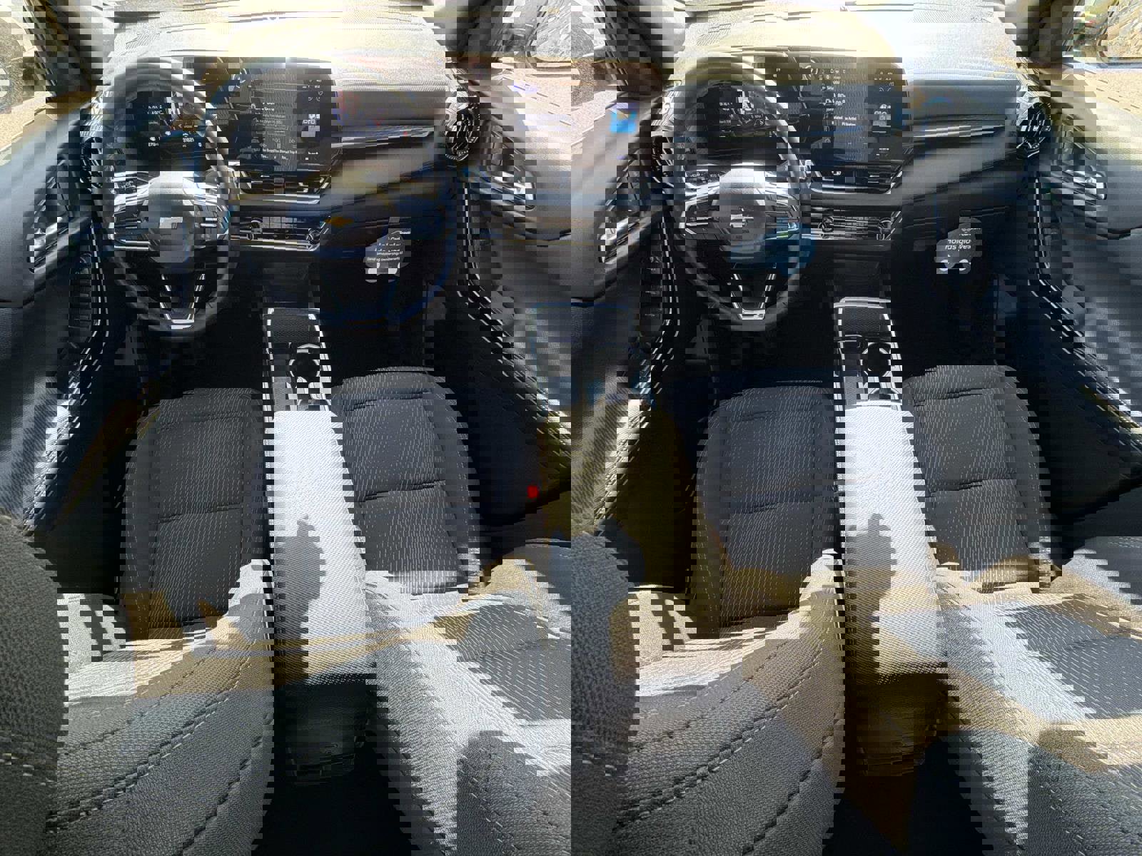 Certified 2025 Chevrolet Equinox LT image 2