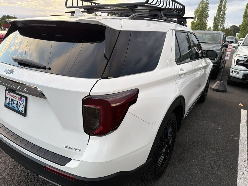 Certified 2021 Ford Explorer XLT w/ Equipment Group 202A AWD/4WD image 6