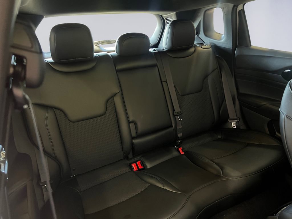 New 2026 Jeep Compass Latitude image 18