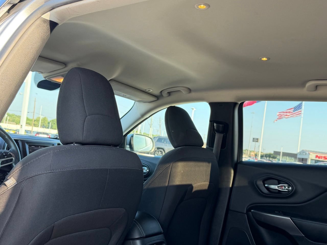 Used 2019 Jeep Cherokee Latitude w/ Popular Appearance Group FWD image 31