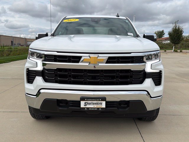 Used 2025 Chevrolet Silverado 1500 LT AWD/4WD image 3