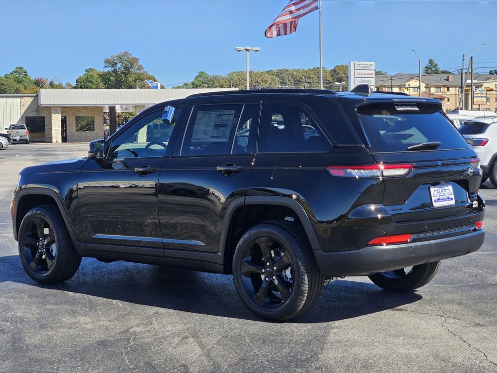New 2025 Jeep Grand Cherokee Limited w/ Black Appearance Package video 4