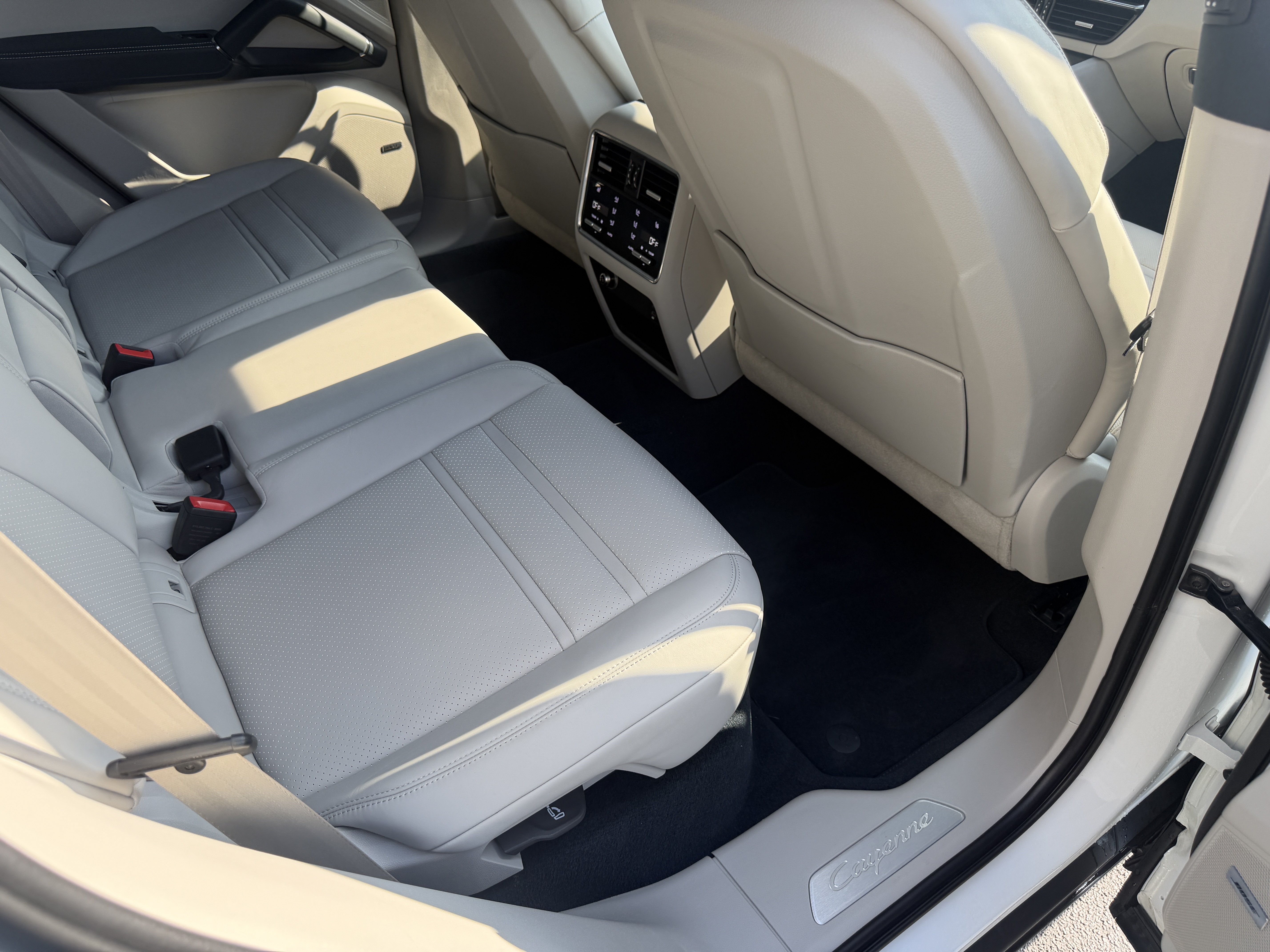 Certified 2023 Porsche Cayenne S Platinum AWD/4WD image 18