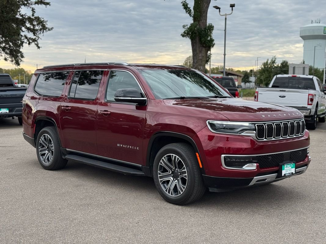 Used 2024 Jeep Wagoneer L Series II w/ Flexible Seating Group image 2