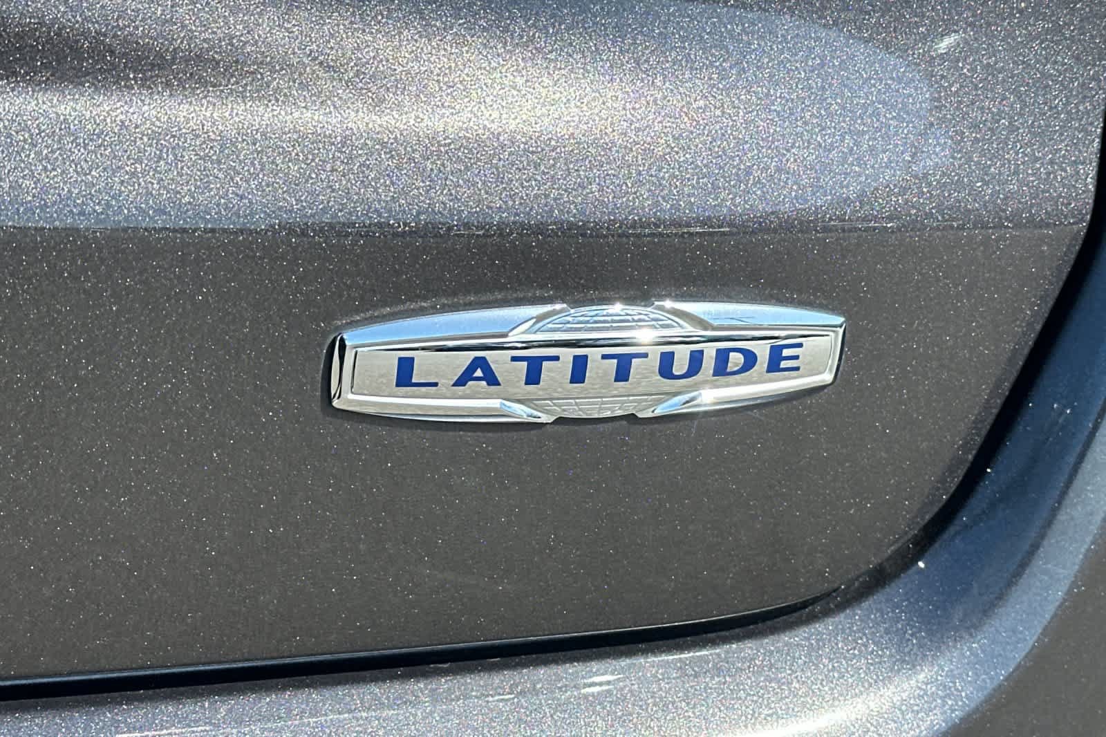 Used 2018 Jeep Compass Latitude w/ Popular Equipment Group FWD image 32