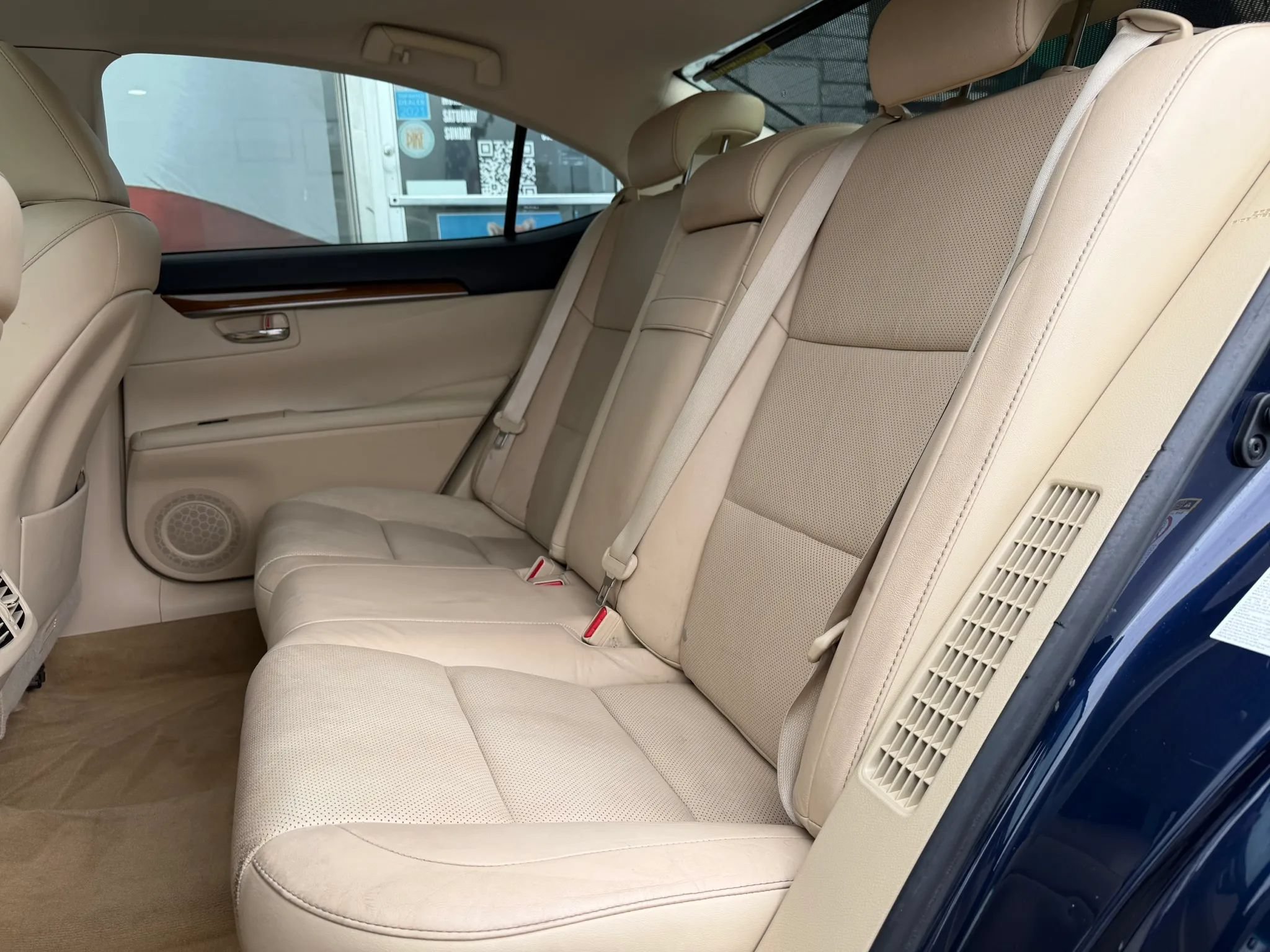 Used 2014 Lexus ES 300h w/ Luxury Package w/Bamboo Trim FWD image 12