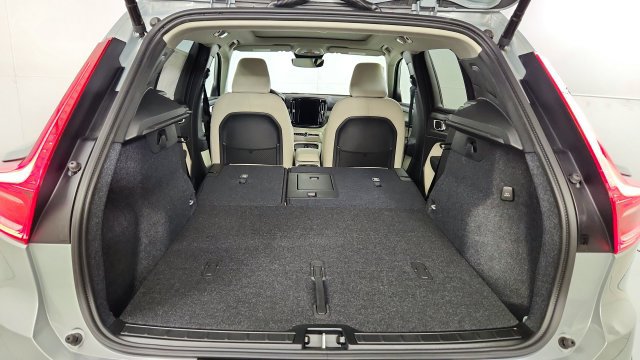 New 2026 Volvo XC40 B5 Plus w/ Protection Package Premier AWD/4WD image 40