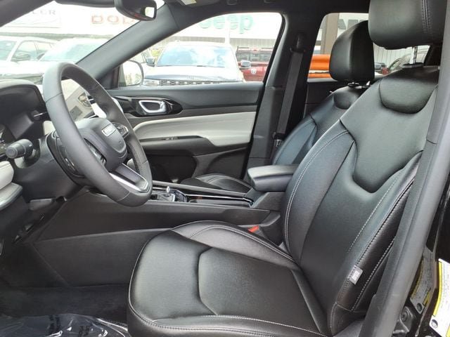 Used 2025 Jeep Compass Limited AWD/4WD image 10