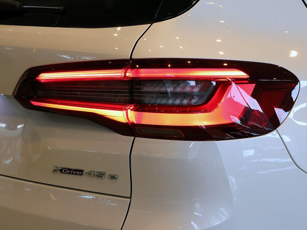 Used 2023 BMW X5 xDrive45e w/ Executive Package image 42