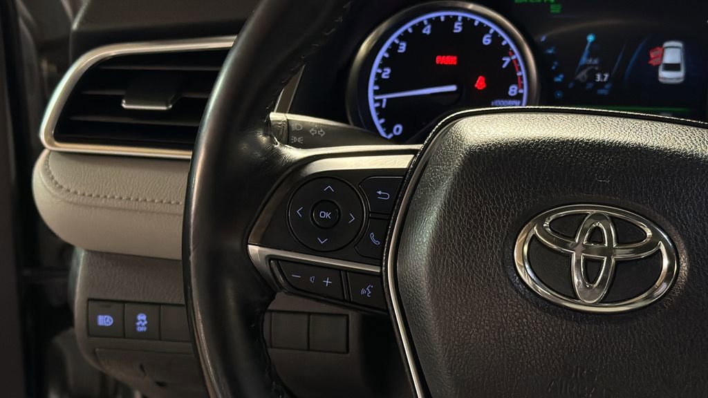 Used 2018 Toyota Camry XLE image 17